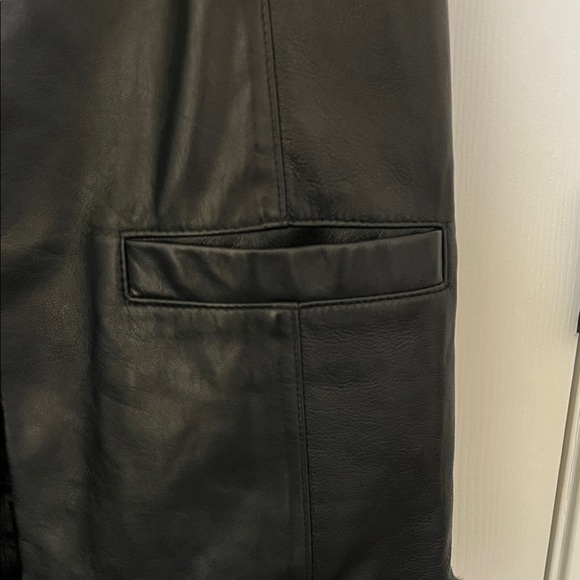 Black Leather Sleeveless Jacket - Picture 5 of 7